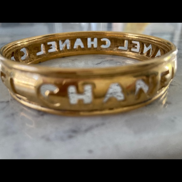 CHANEL Cutout Letters Bangle Bracelet circa 1984 - Picture 7 of 11